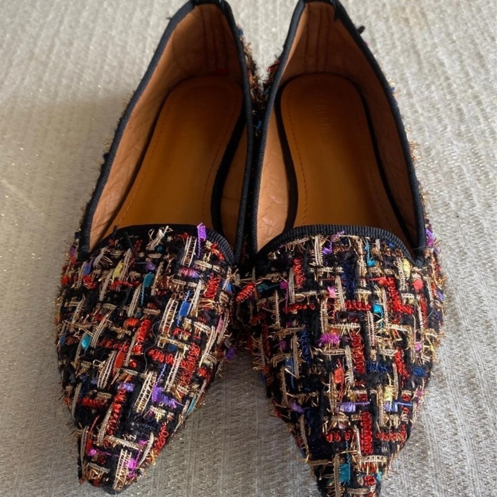Pointed toe flat shoes